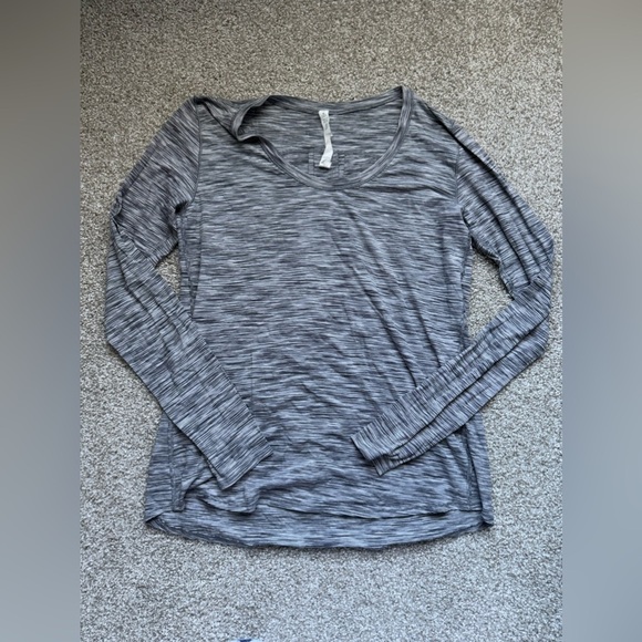 Lululemon Yogi Everyday Long Sleeve
4 Color Space Dye White Black - Picture 1 of 3